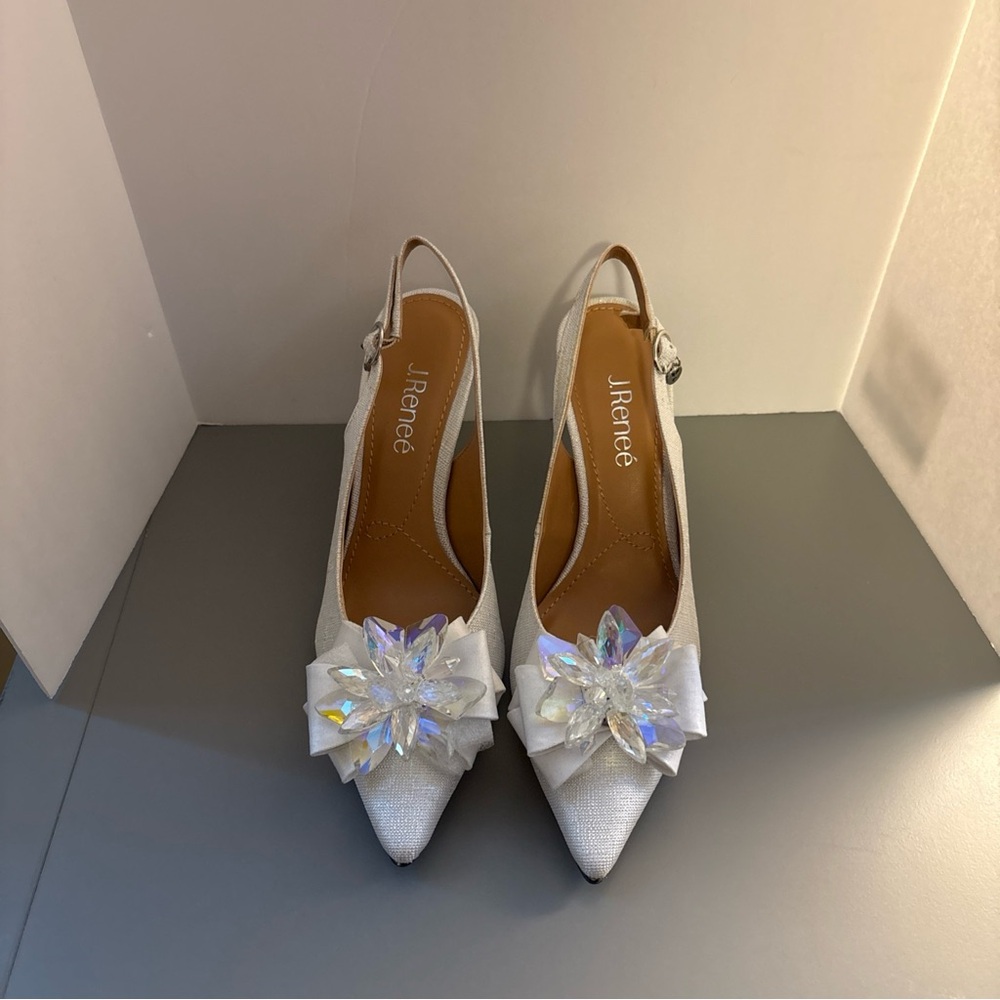 J.Renee White Heels with Crystal Bow Size 8M